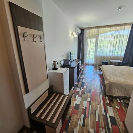 Elena Varna 544 *